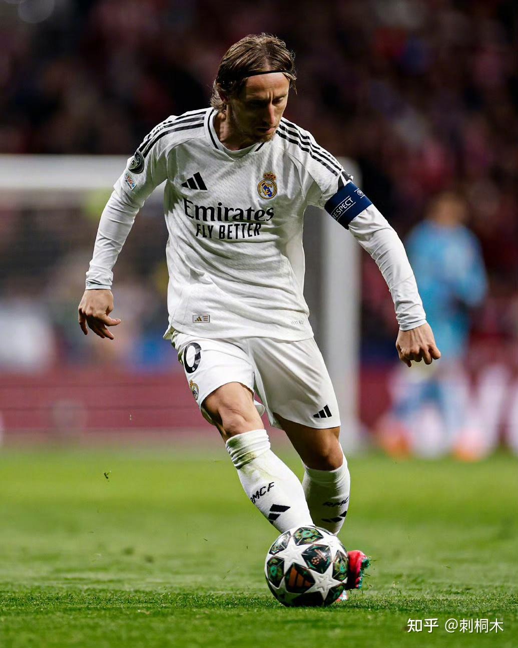 奥格斯堡vs勒沃库森：亚基奇、凯文-施洛特贝克首发，希克、霍夫曼出战