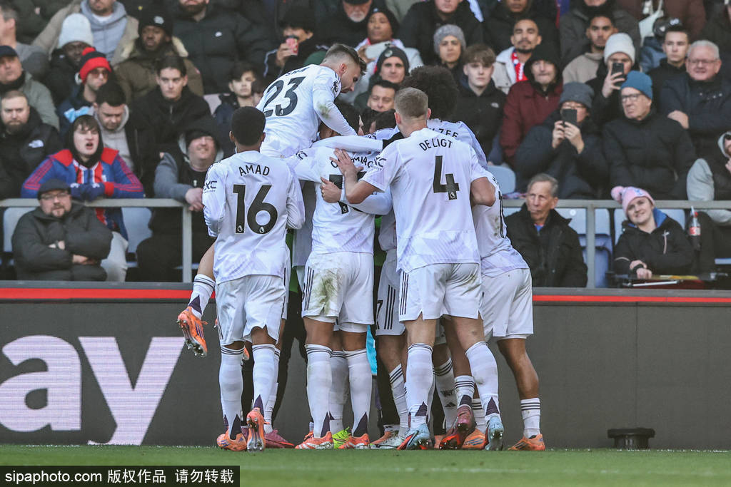 特里：穆帅赢球后会让我们在基地陪孩子，我的孩子们很喜欢他